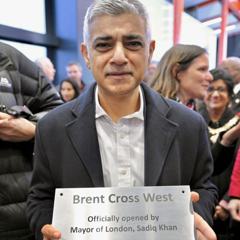 Sadiq Kahn opens Brent Cross West station (Brent Cross Town)